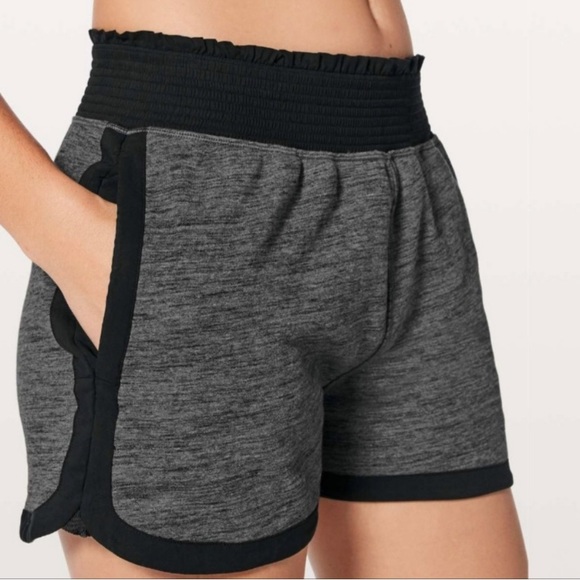 Lululemon🍋Cool & Collected Short 2.5" - Picture 1 of 5